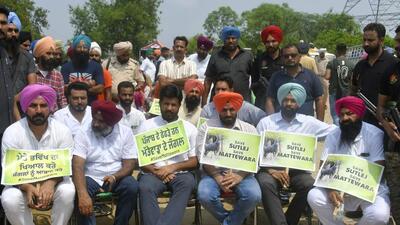 Punjab Congress leaders, led by Amarinder Singh Raja Warring, protesting against the proposed textile park near the Mattewara forest in Ludhiana on Sunday. (Gurpreet Singh/HT)