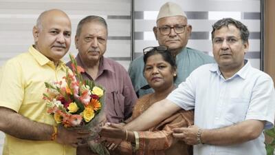 Delhi deputy CM and senior AAP leader Manish Sisodia (left) with the two Congress leaders in Delhi on Monday. (Twitter Photo) Delhi deputy CM and senior AAP leader Manish Sisodia (left) with the two Congress leaders in Delhi on Monday. (Twitter Photo)