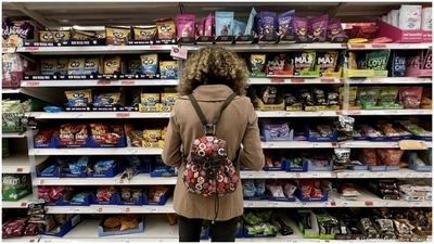 In a sharp downward revision from its April forecast of 3.7%, the IMF now expects the US economy to grow at 2.9% in 2022. (Li Ying/Xinhua/picture alliance	)