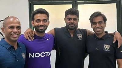 Ajinkya Rahane poses for photos with NCA staffs (Twitter/ajinkyarahane88)