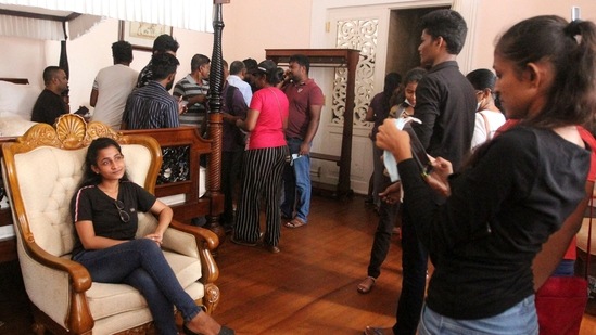 People crowd inside the official residence of Sri Lanka's President, in Colombo.(AFP)