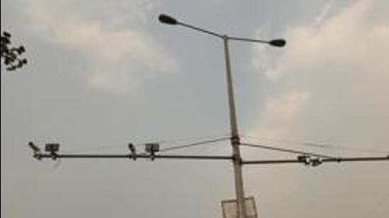 Pune traffic police department has recovered fines amounting to ₹30 crore using its CCTV camera surveillance system since January this year. ((PIC FOR REPRESENTATION))