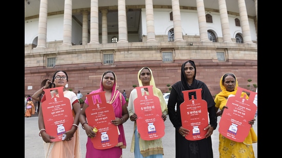 The push to provide more women with bank accounts and gas connections and the heavy State thrust on providing safe drinking water and improved sanitation are ringing endorsements of Sen’s ideas. (Arvind Yadav/HT PHOTO)