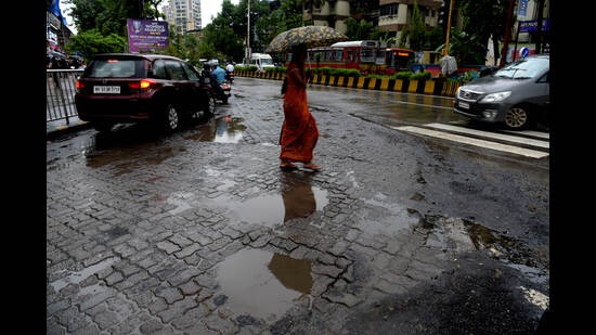The officials maintained that to fill potholes in asphalt roads a component of dry cold-mix is being used. (Bachchan Kumar/ HT PHOTO) The officials maintained that to fill potholes in asphalt roads a component of dry cold-mix is being used. (Bachchan Kumar/ HT PHOTO)