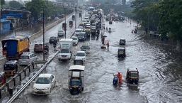 Heavy rainfall lashed Mumbai early this morning,.