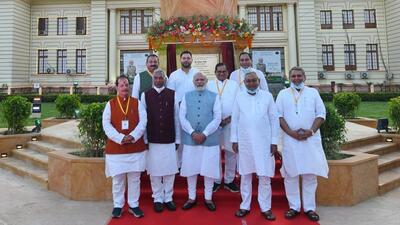 Prime Minister Narendra Modi, Bihar governor Phagu Chauhan, Bihar chief minister Nitish Kumar, Bihar assembly speaker Vijay Kumar Sinha and other dignitaries during the closing ceremony of the centenary celebrations of Bihar Legislative Assembly in Patna on Tuesday. (PTI)