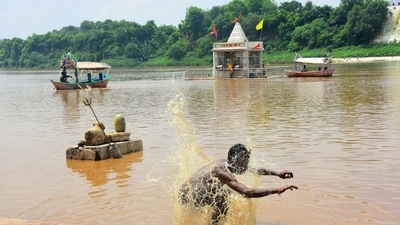 A man jumps into the swollen Narmada river following heavy rainfall, in Madhya Pradesh's Jabalpur. (Uma Shankar Mishra) A man jumps into the swollen Narmada river following heavy rainfall, in Madhya Pradesh's Jabalpur. (Uma Shankar Mishra)