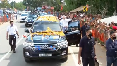 The Prime Minister also held a roadshow in Deoghar where people gathered in large numbers to welcome him. (ANI)