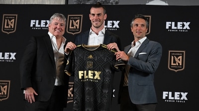 Welsh soccer player Gareth Bale is joined by Los Angeles Football Cub (LAFC) lead managing owner Larry Berg (L) and LAFC Co-President and General Manager John Thorrington (R) (AFP) Welsh soccer player Gareth Bale is joined by Los Angeles Football Cub (LAFC) lead managing owner Larry Berg (L) and LAFC Co-President and General Manager John Thorrington (R) (AFP)