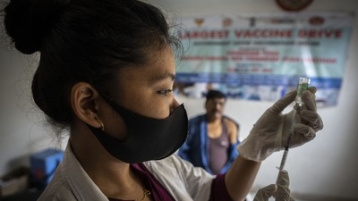 A nurse prepares to administer vaccine for COVID-19 at a private vaccination centre&nbsp; (AP)