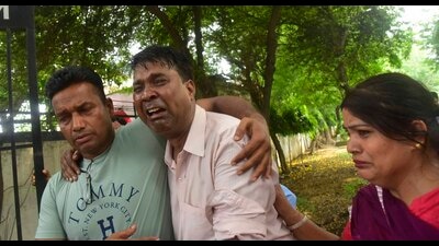 The inconsolable relatives of the deceased outside ESI Hospital near Bharat Nagar Chowk in Ludhiana on Tuesday. (Gurpreet Singh/HT) The inconsolable relatives of the deceased outside ESI Hospital near Bharat Nagar Chowk in Ludhiana on Tuesday. (Gurpreet Singh/HT)