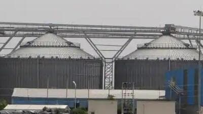 As per a tender document floated in June by the FCI, the total capacity of the proposed silos in Punjab is about 11 lakh tonnes to be built at a total cost of  ₹881 crore on a build-own-operate system. (HT File Photo)