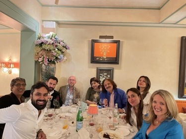 Saif Ali Khan and Kareena Kapoor dine with friends. Saif Ali Khan and Kareena Kapoor dine with friends. 