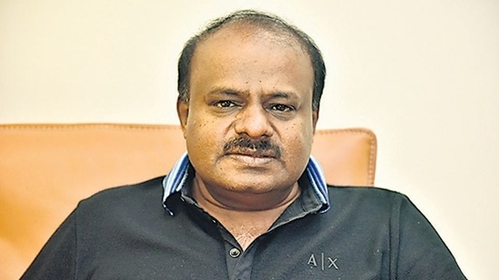 JD (S) leader HD Kumaraswamy is isolating himself at home and has implored his loyalists not to visit him. (Arijit Sen/HT Photo)