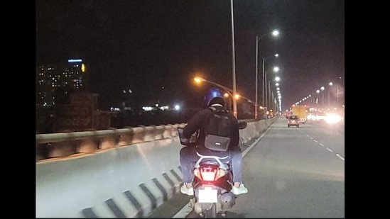 A LinkedIn user shared a photo of a man using laptop while riding pillion.&nbsp;(Harshmeet Singh/LinkedIn)