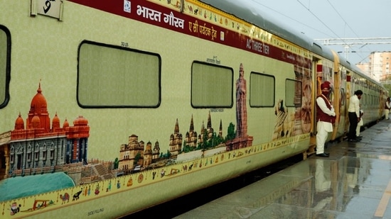 Karnataka's first Bharat Gaurav train to depart from Bengaluru to Varanasi in August, says Karnataka minister Shashikala Jolle. (Image source: Media India)