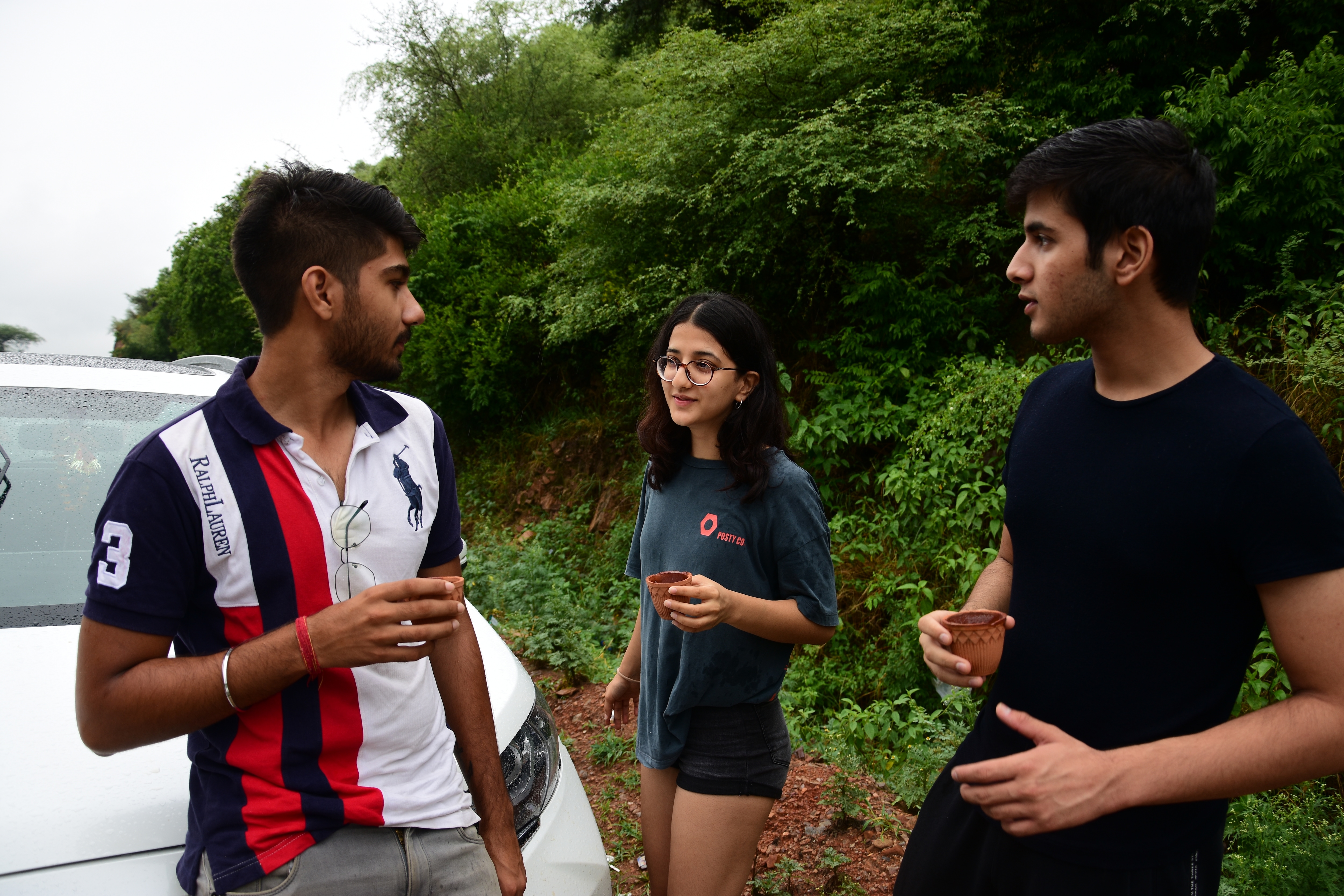 A group of friends spotted enjoying the mystic scenery at Leopard Trail as they sip on some chai from a food kiosk. (Phot: Manish Rajput/HT)