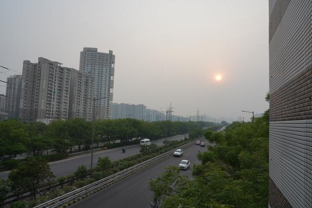 The 165 km long Yamuna Expressway is a perfect stretch for those who enjoy lengthy road trips. (Photo: Gokul VS/HT)
