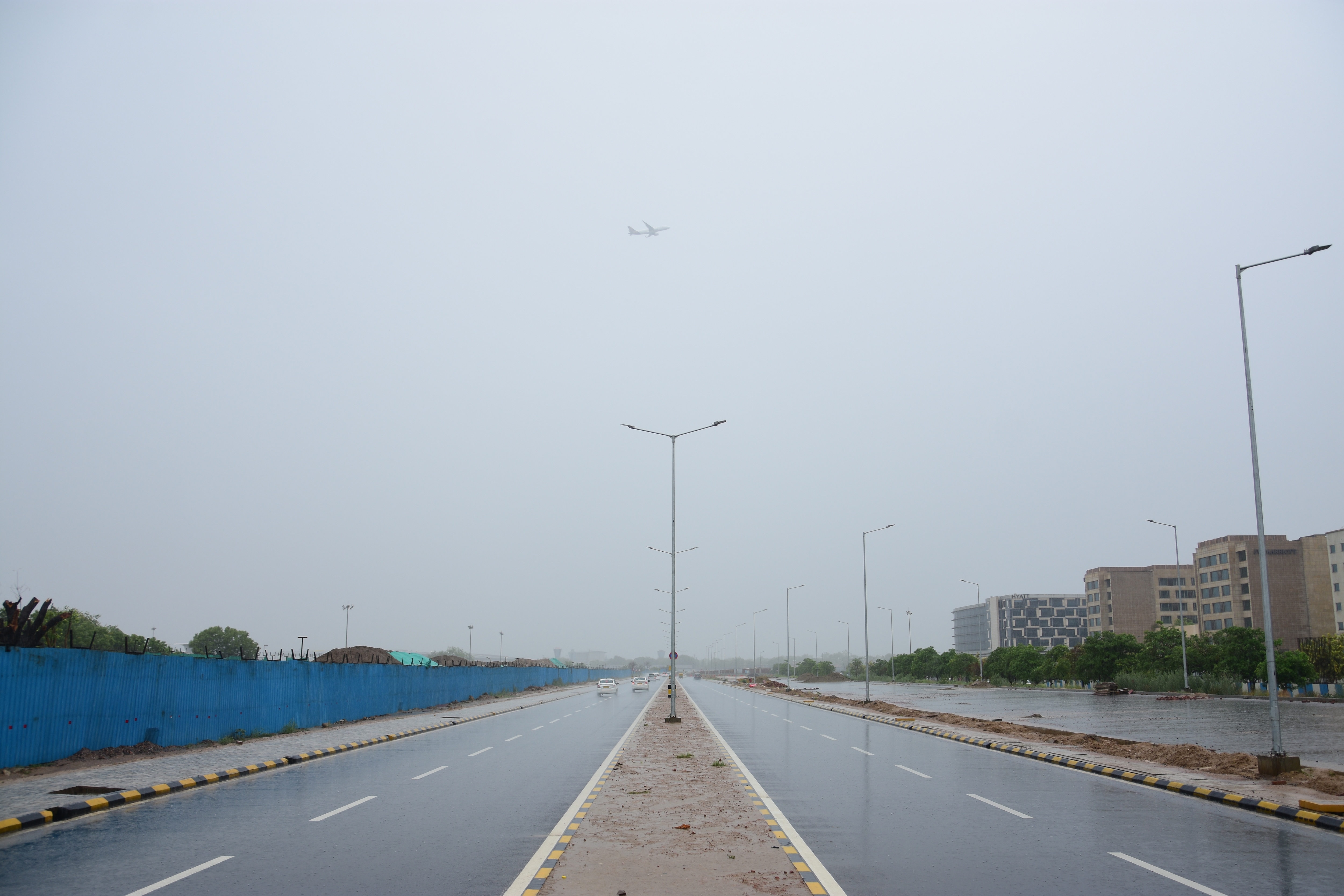 If lucky, you might be able to see an aircraft flying right over your head as you drive along this stretch. (Photo: Manish Rajput/ HT)