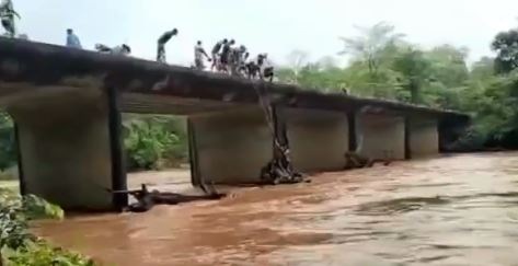The man had gone fishing when he fell into the river and was fighting for his life. (Twitter/@BSF_Comd_Raipur)