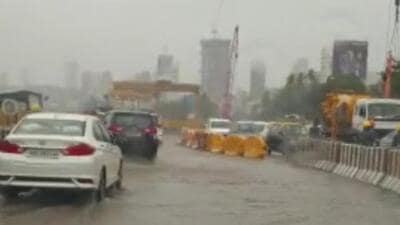 Marine Drive waterlogged on Wednesday morning as a result of heavy rains and coastal road construction. (HT Photo) Marine Drive waterlogged on Wednesday morning as a result of heavy rains and coastal road construction. (HT Photo)