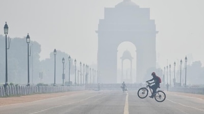 The India Gate covered in blanket of haze. (ANI/File Photo) The India Gate covered in blanket of haze. (ANI/File Photo)