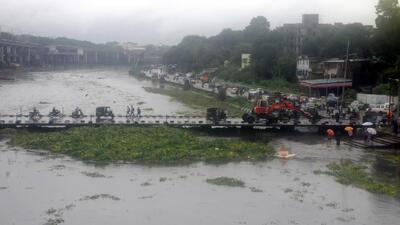 Various areas across the city faced severe waterlogging and traffic jams due to incessant rainfall on Wednesday. (HT PHOTO)