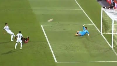 Darwin Nunez missed a sitter on his Liverpool debut. (Twitter)