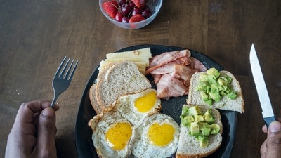 Going to the gym is not just about burning those calories but also about fuelling your body with the right foods. Your body needs a lot of energy to keep running. It is essential to eat the right foods before hitting the gym so you don't drain yourself mid-exercises and end up returning to your room and sleeping. Here's a list of natural foods that you need to take at least 1 hour before a workout to last till the end of your workout. (Unsplash) Going to the gym is not just about burning those calories but also about fuelling your body with the right foods. Your body needs a lot of energy to keep running. It is essential to eat the right foods before hitting the gym so you don't drain yourself mid-exercises and end up returning to your room and sleeping. Here's a list of natural foods that you need to take at least 1 hour before a workout to last till the end of your workout. (Unsplash)
