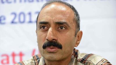 (FILES) This file photo taken on December 31, 2012 shows Indian policeman Sanjiv Bhatt receiving a 'Mother Teresa Award for Social Justice' in Ahmedabad. - A former top Indian policeman who accused Prime Minister Narendra Modi of complicity in deadly communal riots in 2002 was jailed for life on June 20, 2019 over the death of a man in custody in 1990. (Photo by SAM PANTHAKY / AFP) (AFP) (FILES) This file photo taken on December 31, 2012 shows Indian policeman Sanjiv Bhatt receiving a 'Mother Teresa Award for Social Justice' in Ahmedabad. - A former top Indian policeman who accused Prime Minister Narendra Modi of complicity in deadly communal riots in 2002 was jailed for life on June 20, 2019 over the death of a man in custody in 1990. (Photo by SAM PANTHAKY / AFP) (AFP)