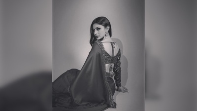 Mouni Roy's saree is from the clothing line Vvani by Vani Vats. She teamed it with a full-sleeved embellished blouse. (Instagram/@imouniroy) Mouni Roy's saree is from the clothing line Vvani by Vani Vats. She teamed it with a full-sleeved embellished blouse. (Instagram/@imouniroy)