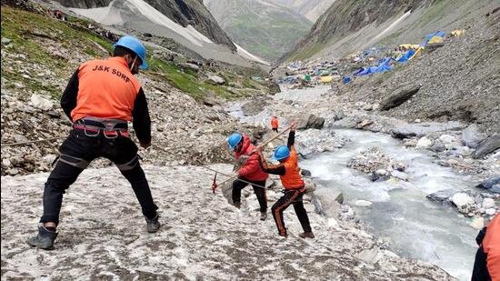 Calling the loss of 16 lives in the Amarnath ‘cloudburst’ an administrative failure, the National Conference on Wednesday demanded a probe into the matter. (ANI)