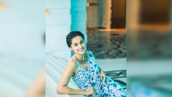 Taapsee Pannu sat on the stairs to strike a candid pose for the camera with a smile on her face.(Instagram/@taapsee)