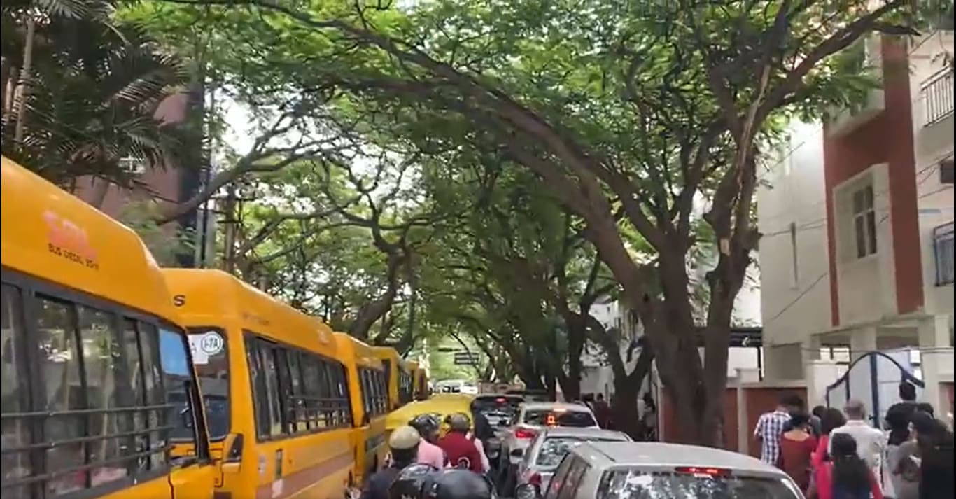 Long queue of school vehicles on the 12th main road in Indiranagar area of Bengaluru. (Twitter/@shivdomlur)