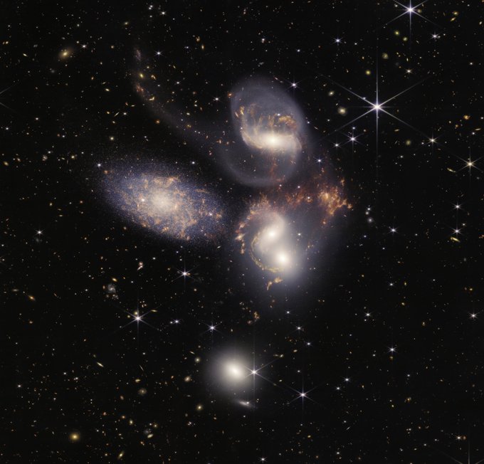 Nasa 4ª imagem: Cinco galáxias em uma dança cósmica