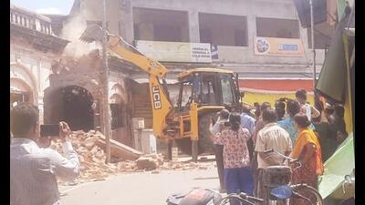 The demolition drive began in Ayodhya from the Sanskrit Vidyalay in Bada sthan area as part of the road widening project. (Ravinder Singh /HH) The demolition drive began in Ayodhya from the Sanskrit Vidyalay in Bada sthan area as part of the road widening project. (Ravinder Singh /HH)