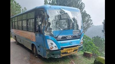 Ten passengers were injured in the Himachal Road Transport Corporation bus accident at Jangla in Mandi district on Thursday. (HT Photo)