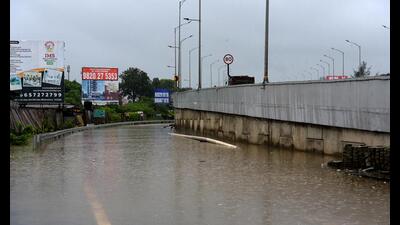 The road below Belapur Ulwe flyover that is closed for traffic due to heavy waterlogging since the last 10 days. (BACHCHAN KUMAR/HT PHOTO) The road below Belapur Ulwe flyover that is closed for traffic due to heavy waterlogging since the last 10 days. (BACHCHAN KUMAR/HT PHOTO)
