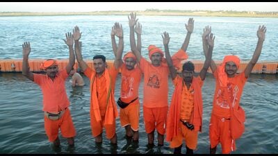Kanwariyas at Dashashwamedh ghat in Prayagraj before heading to Varanasi on Thursday. (HT) (HT photo) Kanwariyas at Dashashwamedh ghat in Prayagraj before heading to Varanasi on Thursday. (HT) (HT photo)