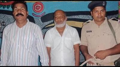 Two out of the 3 arrested PFI members in police custody. (HT Photo) Two out of the 3 arrested PFI members in police custody. (HT Photo)