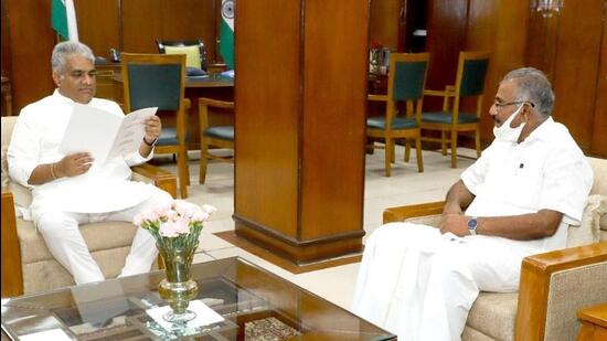 Kerala forest minister AK Saseendran (right) with Union environment minister Bhupendra Yadav in Delhi on Thursday. (Twitter Photo)