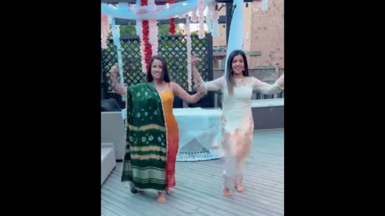 Women dance to Mehndi Hai Rachnewali at best friend wedding 1657770461543 1657770495910 1657770495910