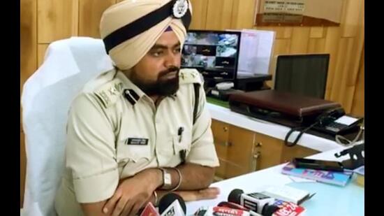Patna SSP Manavjit Singh Dhillon. (Santosh Kumar/HT Photo) Patna SSP Manavjit Singh Dhillon. (Santosh Kumar/HT Photo)