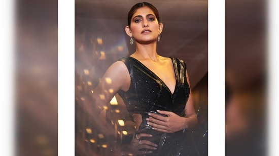 Kubbra Sait went for the clean sleek hairdo and tied a low bun with a middle parting.(Instagram/@who_wore_what_when)