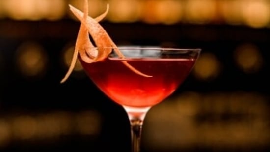 What is alcohol doing to your skin? Dermats offer insights(Unsplash)