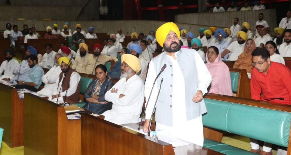 The AAP government’s flip-flop on key issues have also to doubts about Mann’s decision-making abilities, particularly when Punjab is at the crossroads, struggling to come out of a financial turmoil as debts pile up.&nbsp; (HT File Photo)