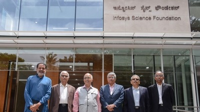 (L-R) Founder members of Infosys and trustees of The Infosys Science Foundation', Mohandas Pai, Srinath Batni, K. Dinesh, Nandan Nilekani, Kris Gopalakrishnan and S.D. Shibulal. (Photo by Manjunath Kiran / AFP) (AFP)