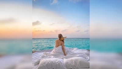 Mouni Roy held a flower in her hand and locked her eyes on the sun setting in front of her. (Instagram/@imouniroy) Mouni Roy held a flower in her hand and locked her eyes on the sun setting in front of her. (Instagram/@imouniroy)