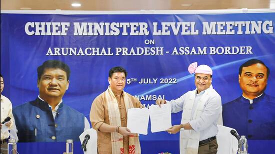 Assam chief minister Himanta Biswa Sarma with Arunachal Pradesh counterpart Pema Khandu during a meeting, in Namsai on Friday. (PTI) Assam chief minister Himanta Biswa Sarma with Arunachal Pradesh counterpart Pema Khandu during a meeting, in Namsai on Friday. (PTI)