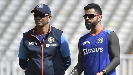 Rahul Dravid (L) with Virat Kohli (AP)